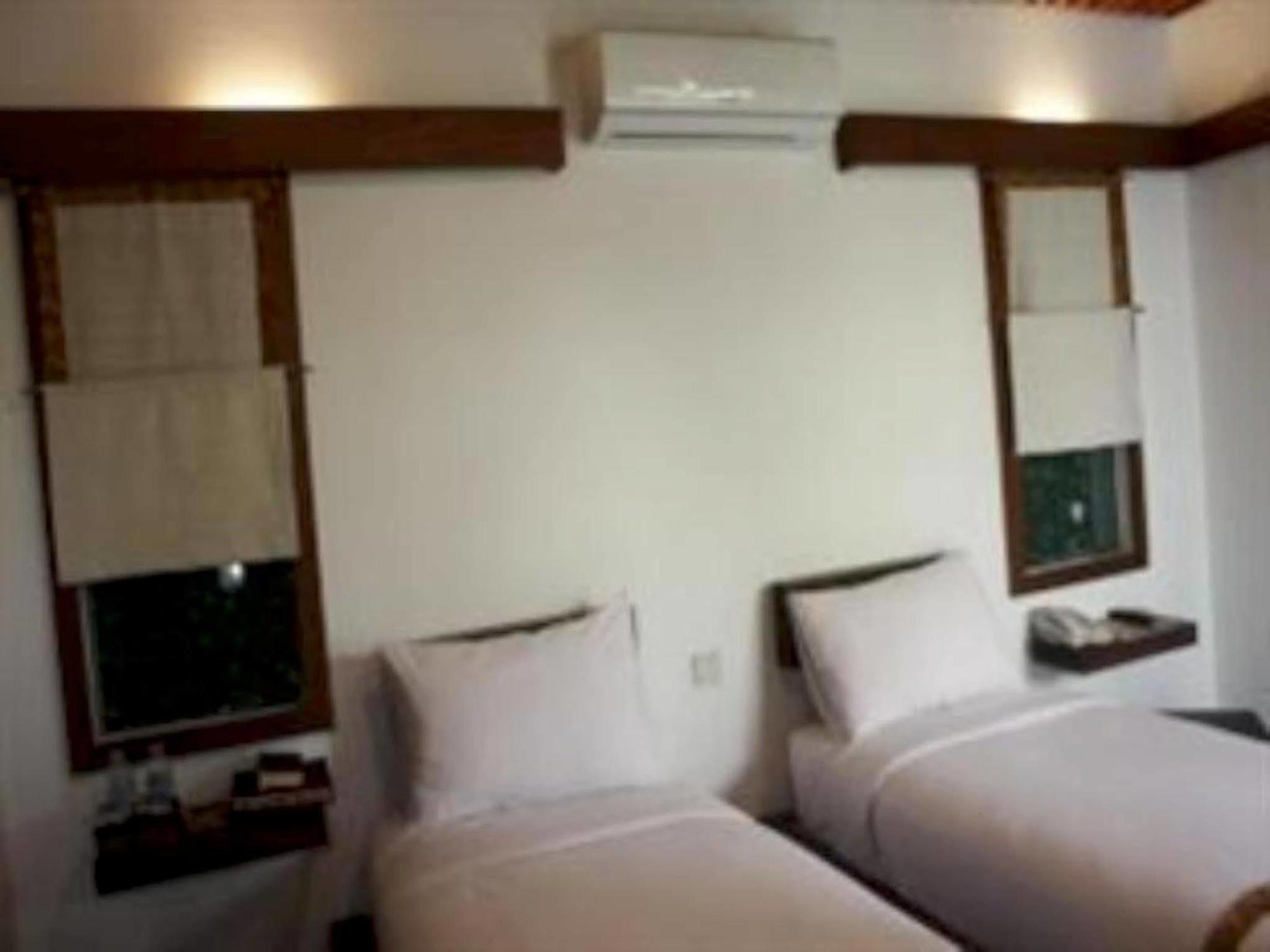 Flores Gallery Hotel Bandung Dış mekan fotoğraf